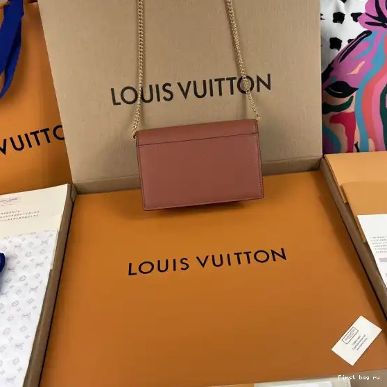 First bag ru LOUIS VUITTON POCHETTE CHAIN MYLOCKME 0428
